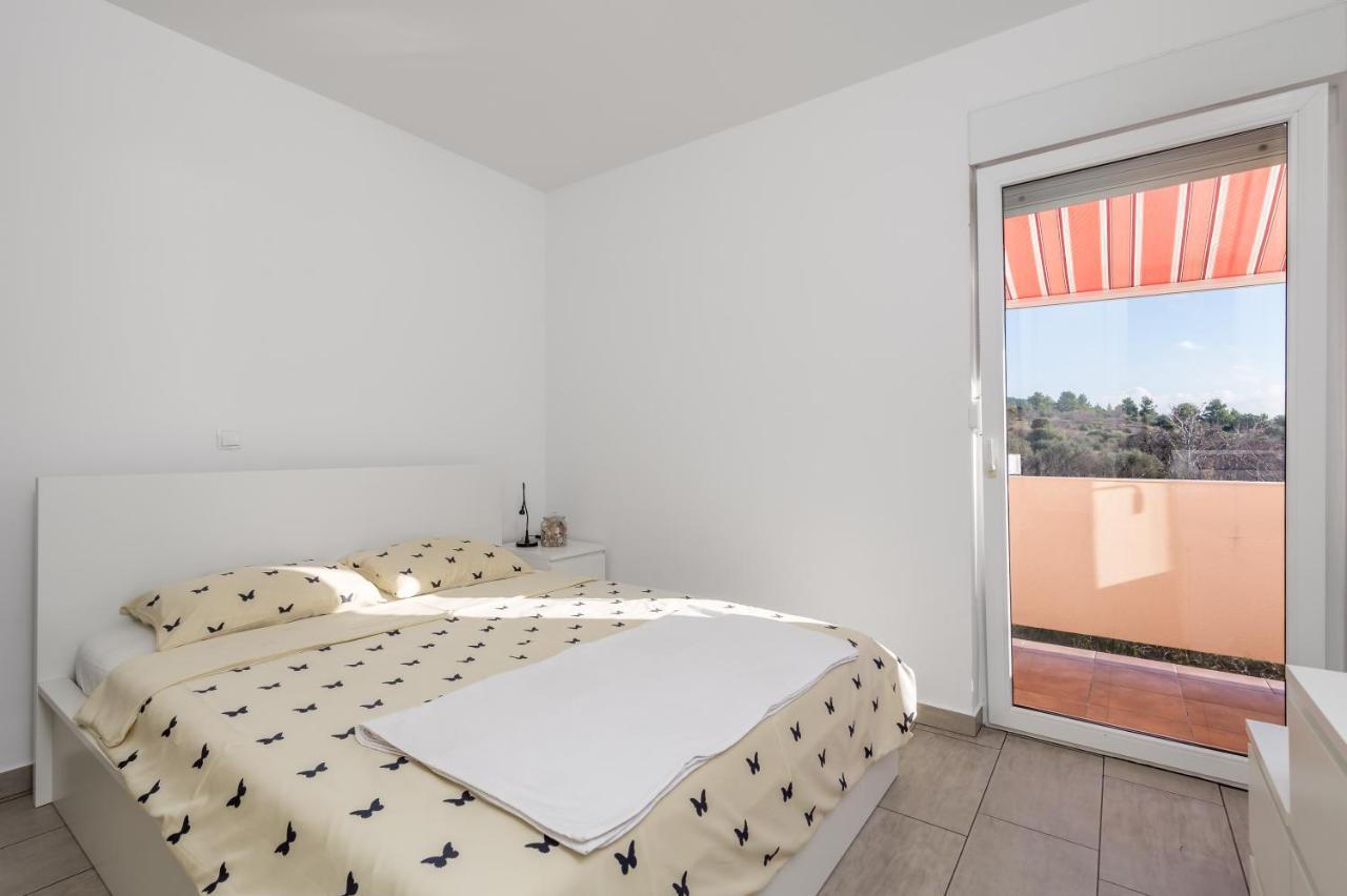 Apartment Tonka Barbat na Rabu Екстер'єр фото