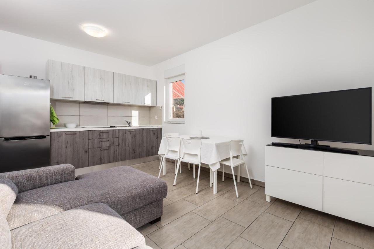 Apartment Tonka Barbat na Rabu Екстер'єр фото